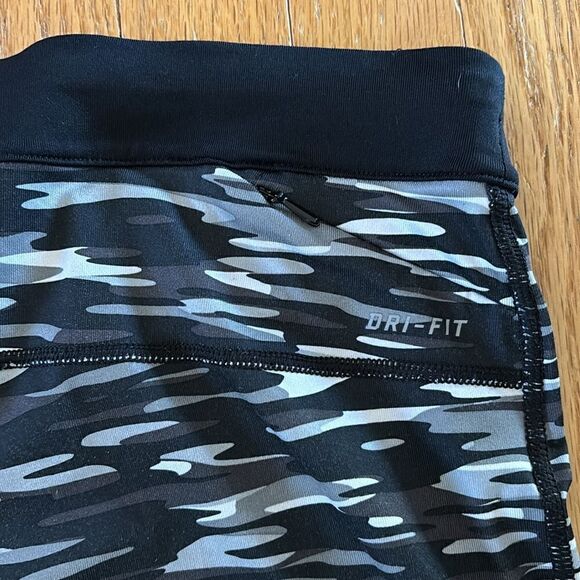 Nike Pro Athletic Grey Camo Capri Leggings Size Large - Picture 8 of 9